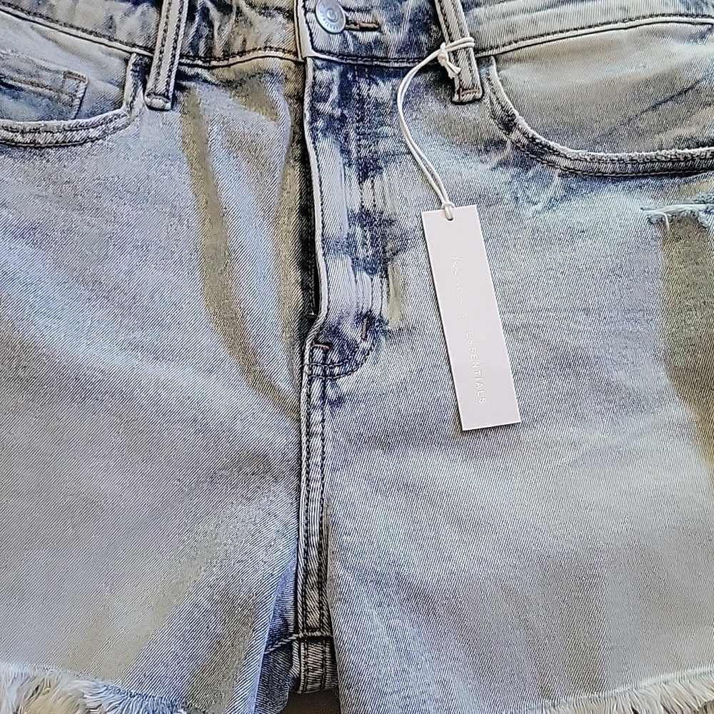Kancan High Rise Distressed Stretch Light Wash Shorts Women’s Size Large NWT